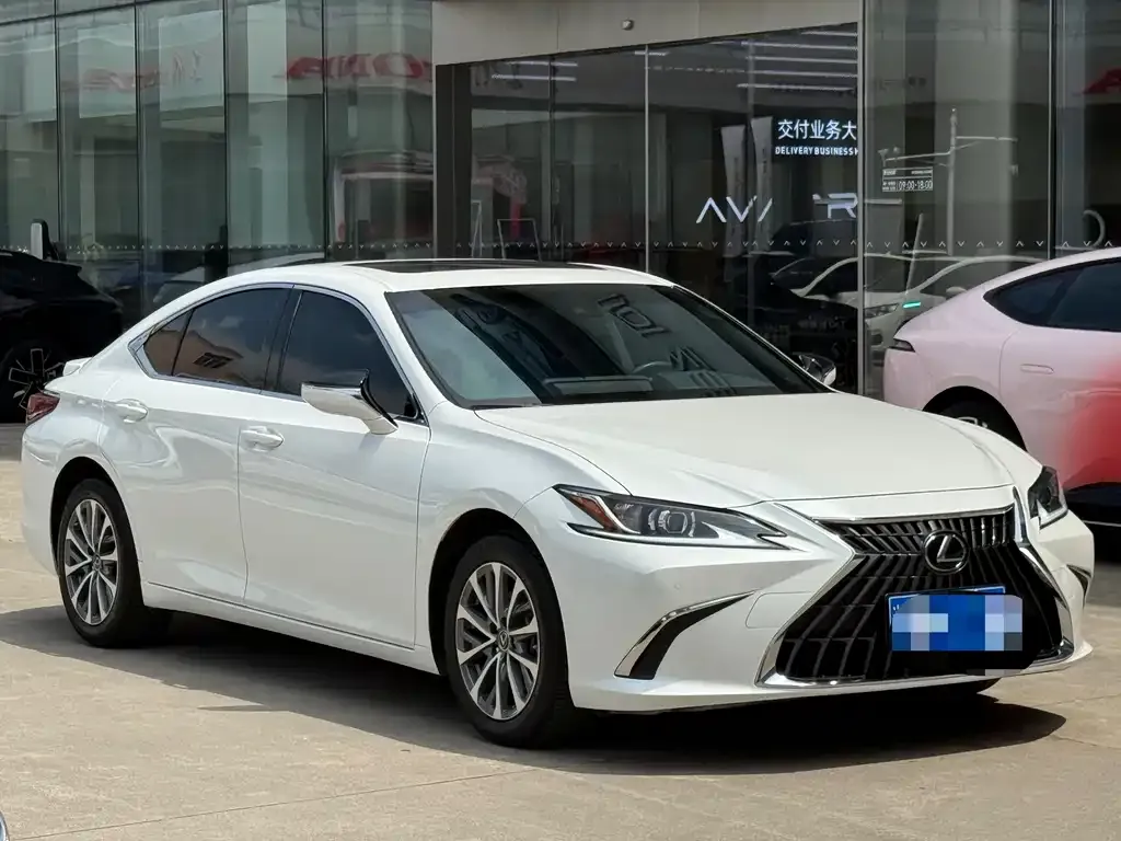 2022 Lexus ES 300h