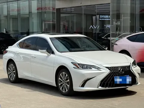 2022 Lexus ES 300h
