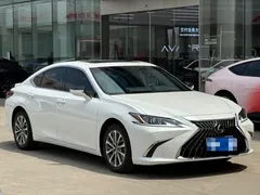 2022 Lexus ES 300h, белый — фото 1
