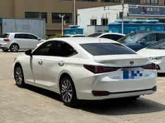 2022 Lexus ES 300h, белый — фото 2