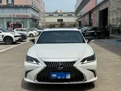 2022 Lexus ES 300h, белый — фото 3
