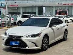 2022 Lexus ES 300h, белый — фото 4