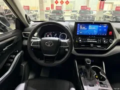 2022 Toyota Highlander Hybrid 2.5L 4WD Premium 7-seater — фото 11