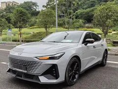 2022 Changan UNI-V 1.5T — фото 1