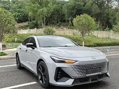 2022 Changan UNI-V 1.5T — фото 3