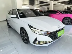2022 Hyundai Elantra 1.5L CVT LUX Premium, белый — фото 3