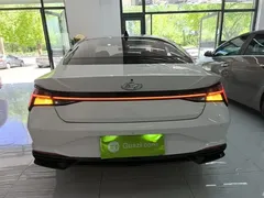 2022 Hyundai Elantra 1.5L CVT LUX Premium, белый — фото 5