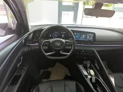 2022 Hyundai Elantra 1.5L CVT LUX Premium, белый — фото 10