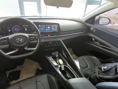 2022 Hyundai Elantra 1.5L CVT LUX Premium, белый — фото 12