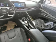 2022 Hyundai Elantra 1.5L CVT LUX Premium, белый — фото 13