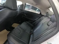 2022 Hyundai Elantra 1.5L CVT LUX Premium, белый — фото 16