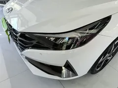2022 Hyundai Elantra 1.5L CVT LUX Premium, белый — фото 23