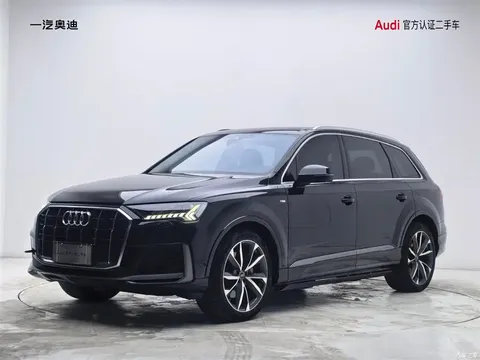 2023 Audi Q7 55 TFSI quattro S line sporty