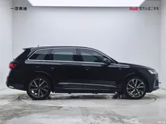 2023 Audi Q7 55 TFSI quattro S line sporty, чёрный — фото 3