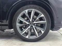 2023 Audi Q7 55 TFSI quattro S line sporty, чёрный — фото 28