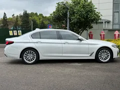 2021 BMW 5 Series 525Li, белый — фото 10