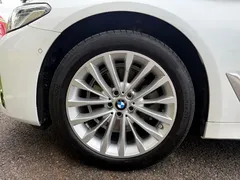 2021 BMW 5 Series 525Li, белый — фото 28