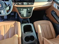 2024 Hongqi HQ9 2.0T 4WD — фото 14