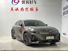 2022 Changan UNI-V 1.5T — фото 3