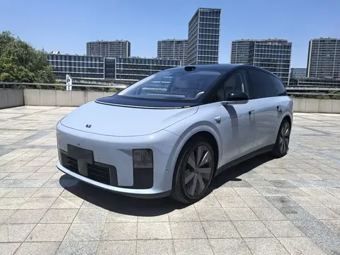 2025 Li Auto i8 Standard