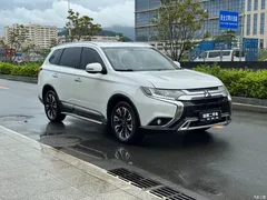 2020 Mitsubishi Outlander 2.4L 4WD 5-seater, белый — фото 1