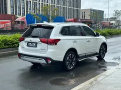 2020 Mitsubishi Outlander 2.4L 4WD 5-seater, белый — фото 4