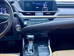 2020 Lexus ES 200 Excellence — фото 16
