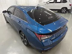 2022 Hyundai Elantra 1.5L CVT LUX Premium, синий — фото 4