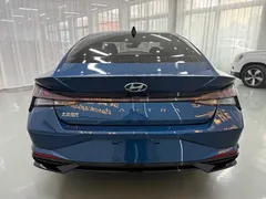 2022 Hyundai Elantra 1.5L CVT LUX Premium, синий — фото 5