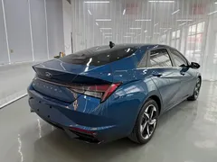 2022 Hyundai Elantra 1.5L CVT LUX Premium, синий — фото 6