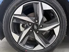 2022 Hyundai Elantra 1.5L CVT LUX Premium, синий — фото 18