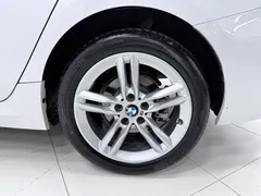 2021 BMW 1 Series 1 120i M, белый — фото 24