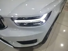 2022 Volvo XC40 4WD Fashion, белый — фото 18