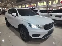 2022 Volvo XC40 4WD Fashion, белый — фото 22