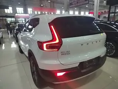 2022 Volvo XC40 4WD Fashion, белый — фото 23