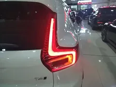 2022 Volvo XC40 4WD Fashion, белый — фото 24