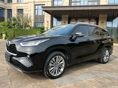 2022 Toyota Highlander Hybrid 2.5L 2WD Premium 7-seater, чёрный — фото 2