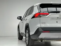 2022 Toyota RAV4 2.0L CVT 2WD Fashion, белый — фото 15