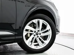 2023 Audi Q7 45 TFSI quattro S line, чёрный — фото 20