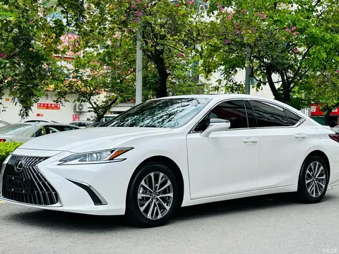 2022 Lexus ES 300h Excellence