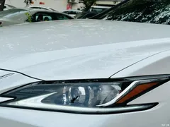 2022 Lexus ES 300h Excellence, белый — фото 9