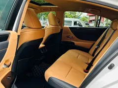 2022 Lexus ES 300h Excellence, белый — фото 13