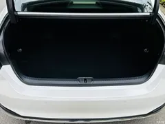 2022 Lexus ES 300h Excellence, белый — фото 15