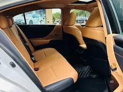 2022 Lexus ES 300h Excellence, белый — фото 16