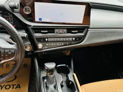 2022 Lexus ES 300h Excellence, белый — фото 20