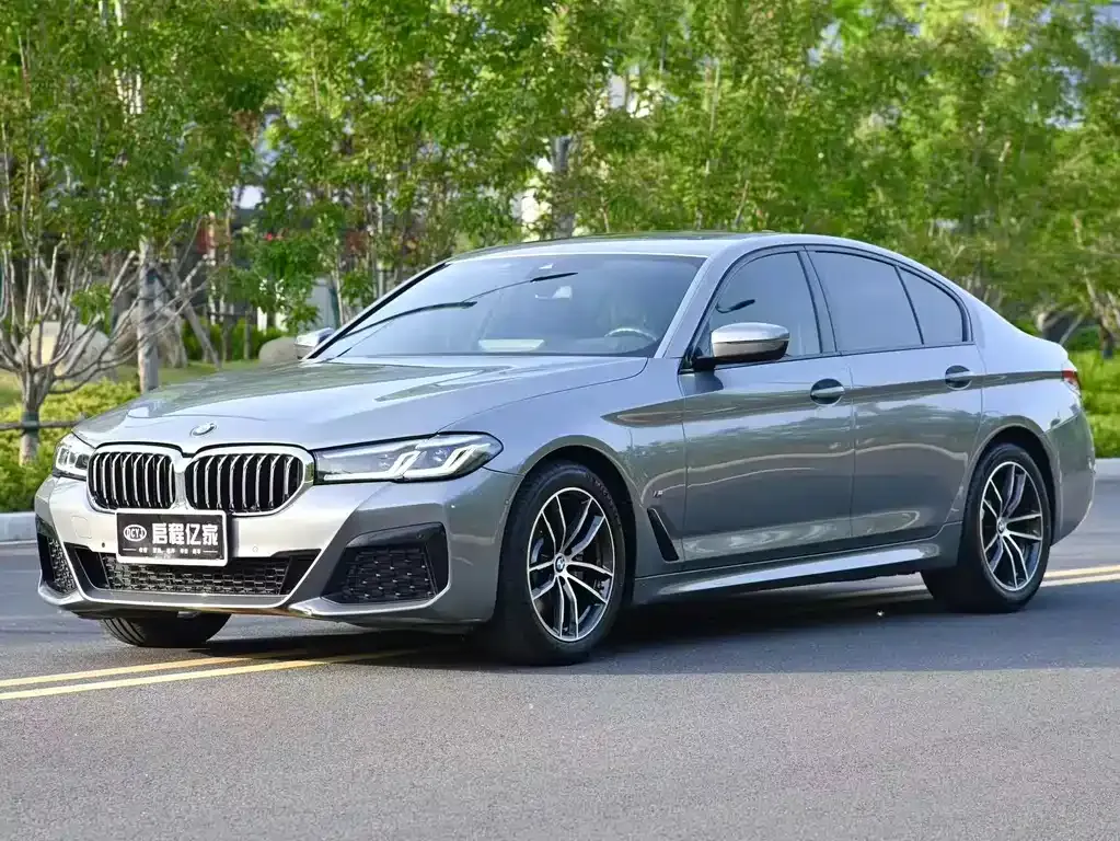 2022 BMW 5 Series 525i M