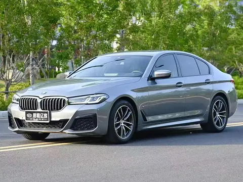 2022 BMW 5 Series 525i M
