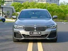 2022 BMW 5 Series 525i M — фото 2