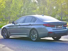 2022 BMW 5 Series 525i M — фото 14