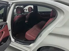 2022 BMW 5 Series 525Li M Sport Package, белый — фото 7